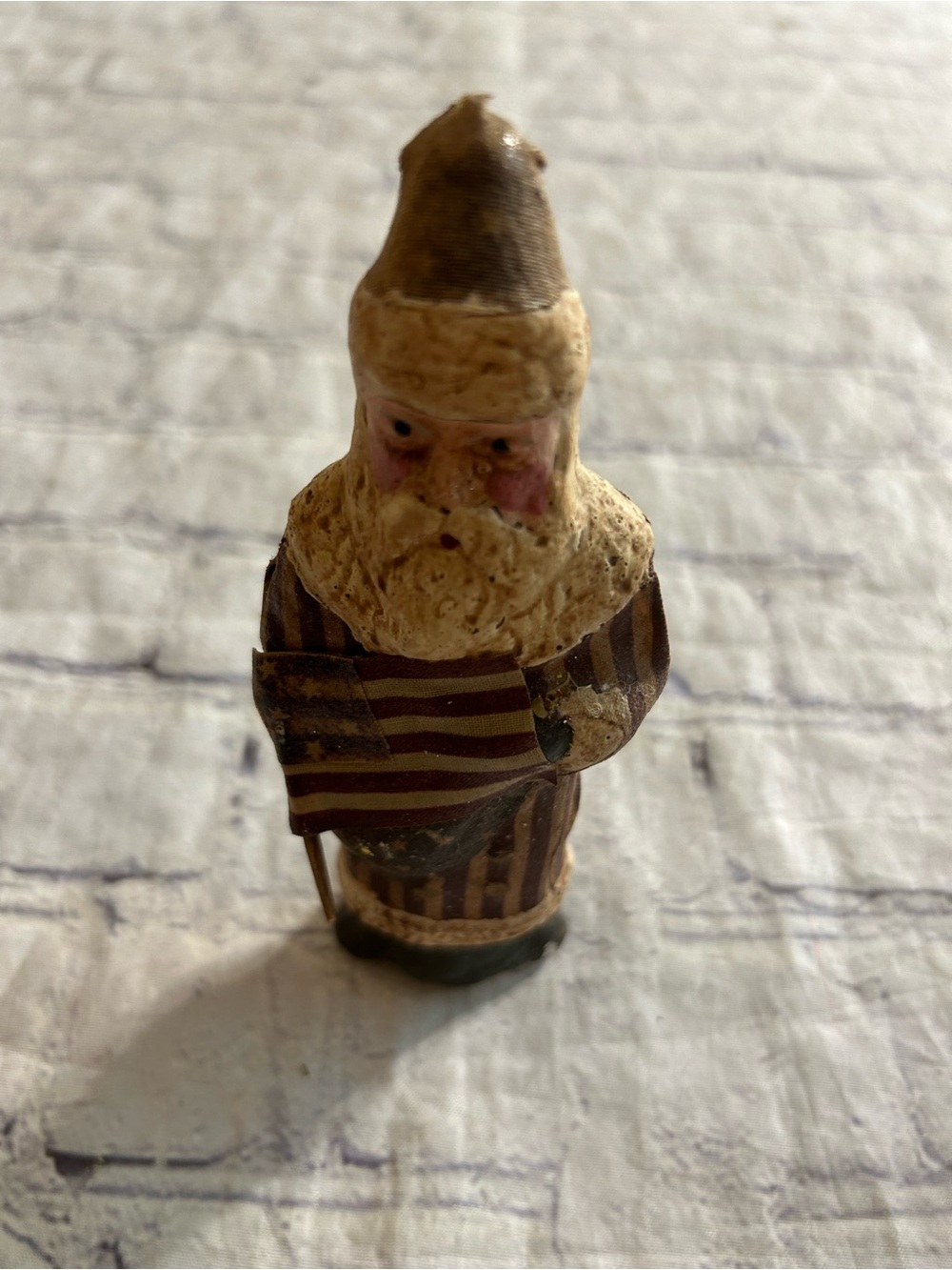 VINTAGE FOLK-ART STYLE PATRIOTIC SANTA OR BELSNICKEL FIGURINE WEARING A FLAG - Picture 2 of 7